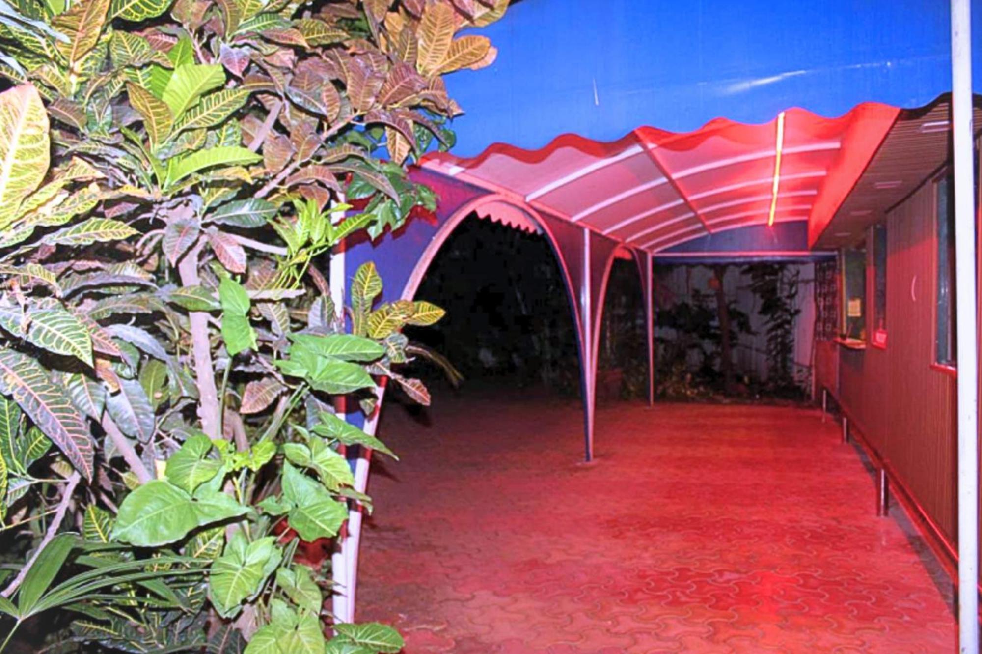 Spring Resort & Lodging Bombay Extérieur photo